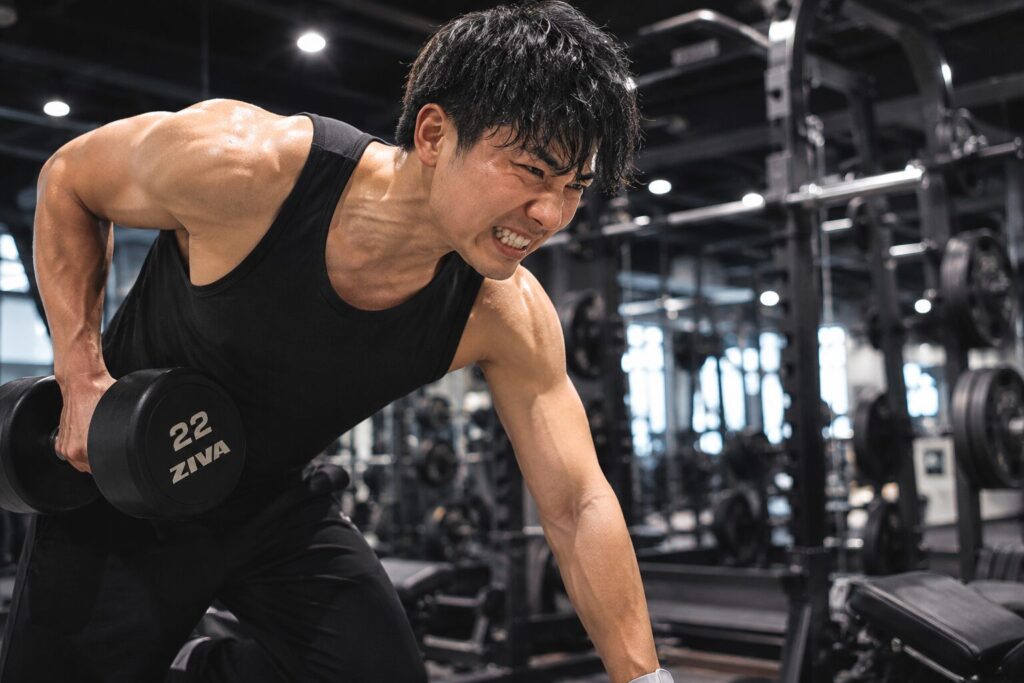 ジム トレーニング 男